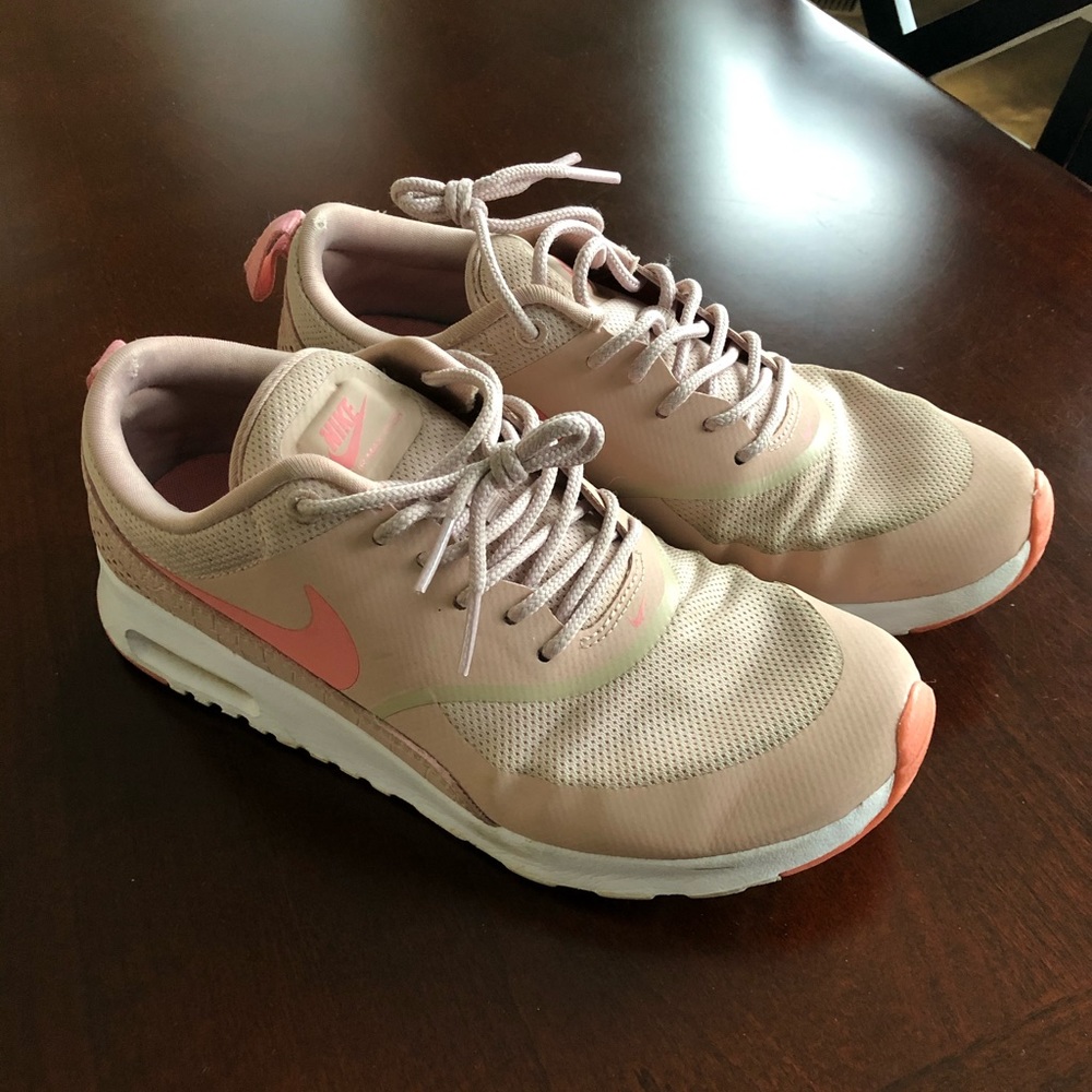 PINK NIKES!